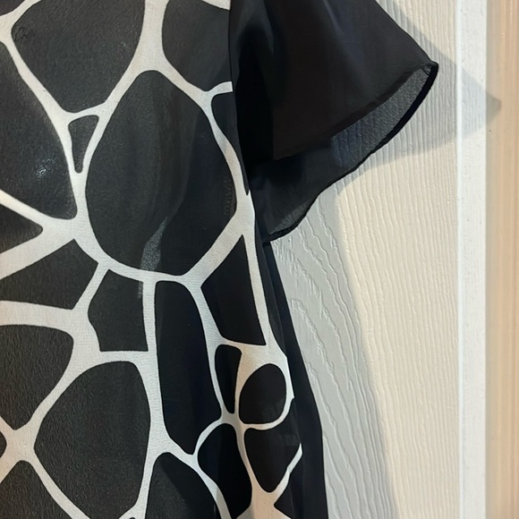 Cato Black and White Geometric Blouse - Picture 5 of 10